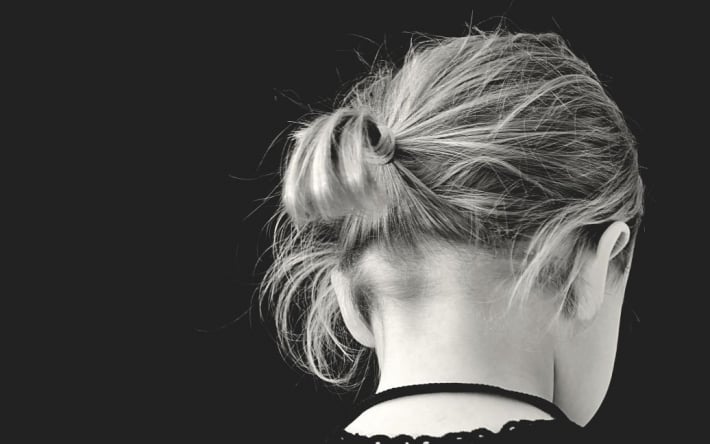 Ребенок плакал и звал маму: под Киевом предприниматель на заправке похитил девочку и изнасиловал ее