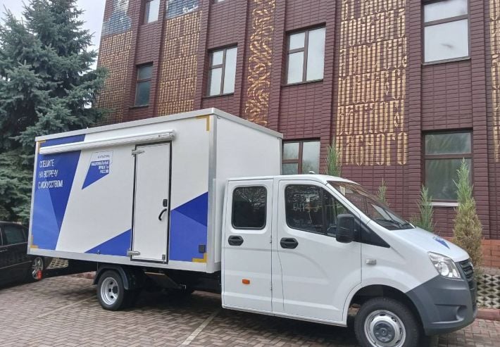 В Мелитополь привезли передвижные пункты пропаганды