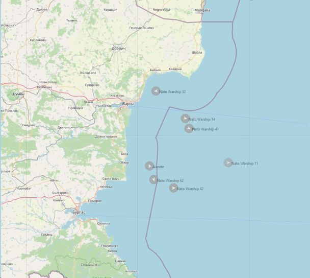 Як зазначають у моніторинговій групі BlackSeaNews очищенням транспортного коридору від мін займаються сім кораблів  - один румунський та шість болгарських.