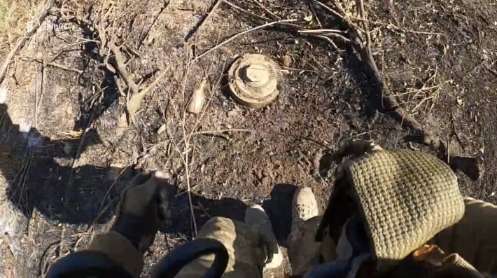 Контрнаступление на Запорожском направлении: саперы пробивают дорогу штурмовикам среди минных полей