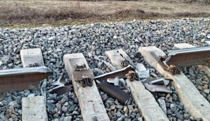 Минус поезд и железнодорожные пути - стало известно, что взорвали партизаны в Мелитополе