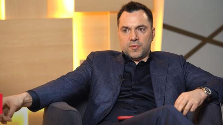 "Наговорил не на одно уголовное дело": Арестович вляпался в скандал из-за лозунга "Слава Украине"