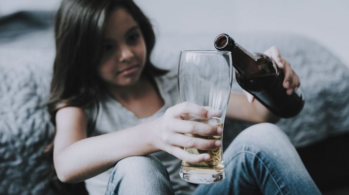 В 14 лет на свидание к военному - в Мелитополе  многодетной матери посоветовали поговорить с дочкой по душам "под пивко"