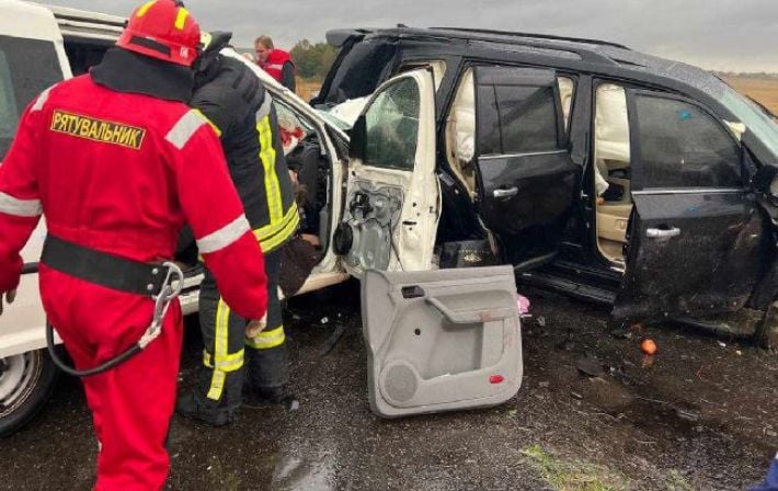 Во Львовской области серьезное ДТП: трое погибших, пятеро раненых