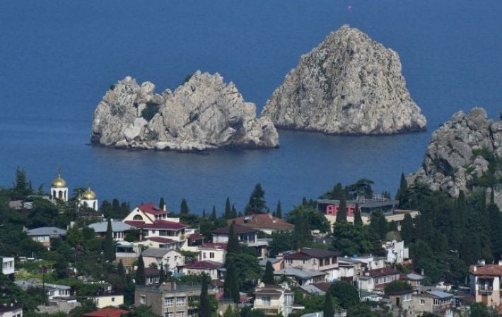 В Севастополе объявлена воздушная тревога. В городе слышны взрывы