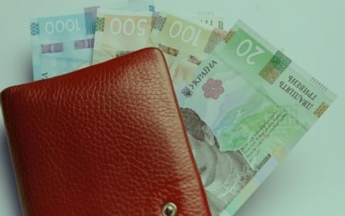 В Украине сократят разрыв в зарплате мужчин и женщин – озвучены цифры