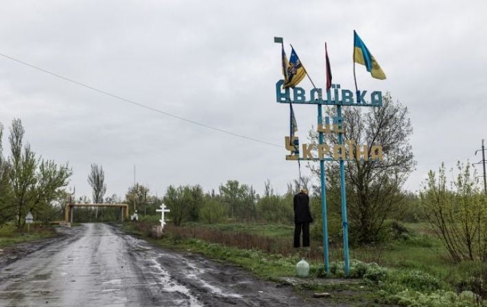 Войска РФ с утра массированно обстреливают Авдеевку в Донецкой области