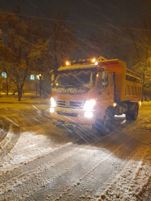 Рятувальники показали наслідки снігопаду в Запоріжжі.