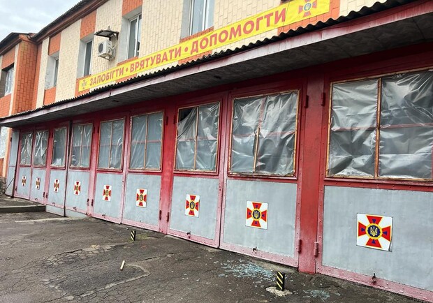 На Запоріжжі від обстрілів постраждала пожежна частина -