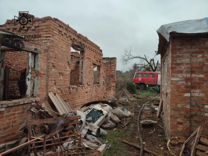 У Запоріжжі рятувальники ліквідували загоряння будівель внаслідок атаки Shahed.