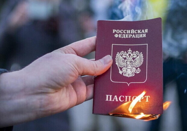 Росія хоче зробити "іноземцями" мешканців Запорізької області без паспорта РФ. 