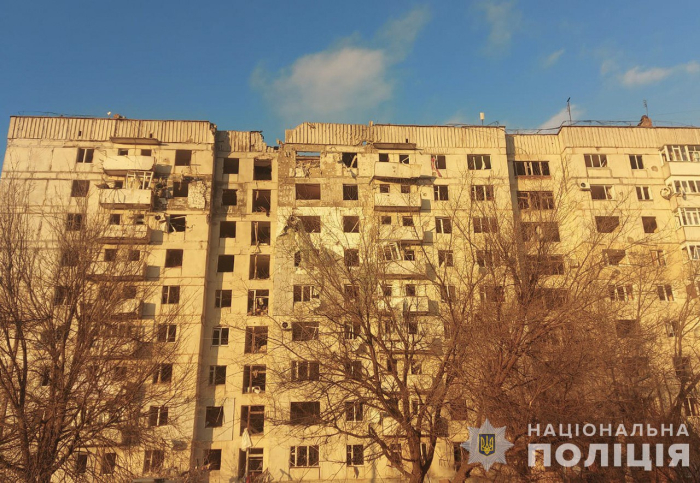 В Оріхові авіаційний снаряд влучив в багатоповерхівку.