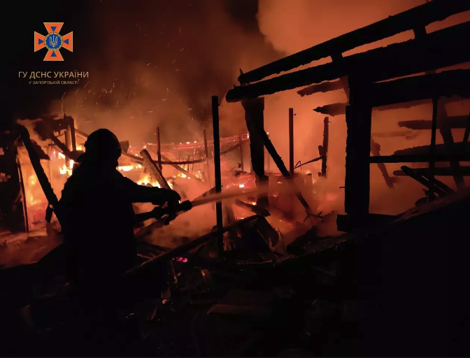 Внаслідок обстрілів у Запорізькій області почалися пожежі -