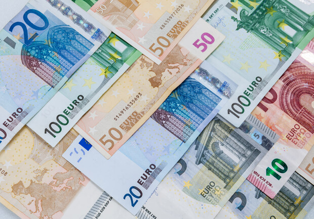 Курс валют в Україні 11 грудня 2023 року: скільки коштує долар і євро. 