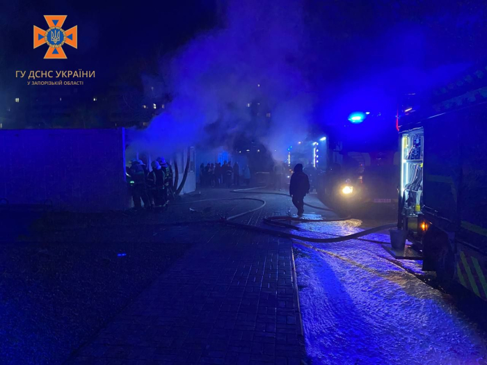 У Запоріжжі сталася смертельна пожежа в модульному містечку.
