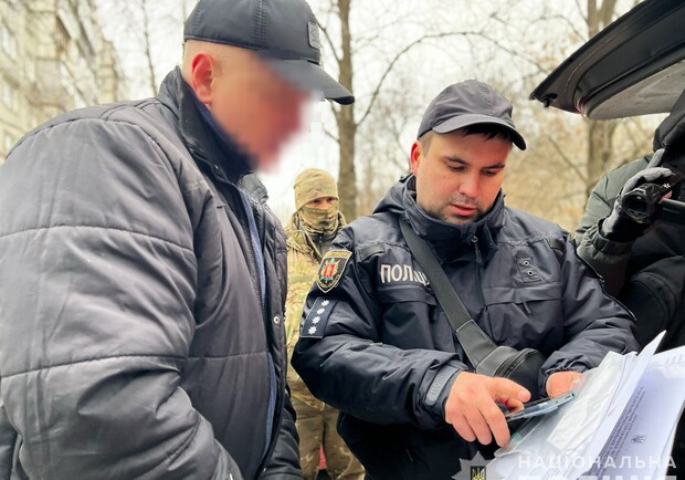 У Запоріжжі затримали братів-шахраїв, які обіцяли призовникам уникнути мобілізації. 