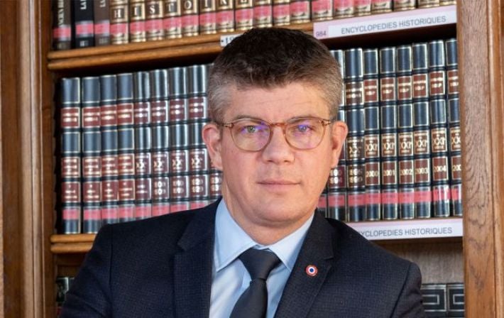 Французские сенаторы призвали срочно увеличить поставки дронов и артиллерии для ВСУ