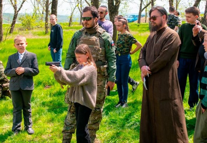 Мелитопольских детей будут воспитывать попы и и вояки