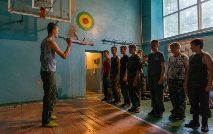Российские оккупанты будут преподавать в школах Крыма: каким "наукам" будут учить детей
