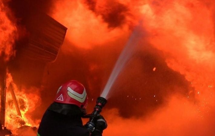 В Запорожье пожарные спасли женщину из горящей квартиры
