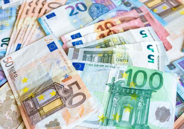 Курс валют в Україні 31 січня 2024 року: скільки коштує долар і євро. 