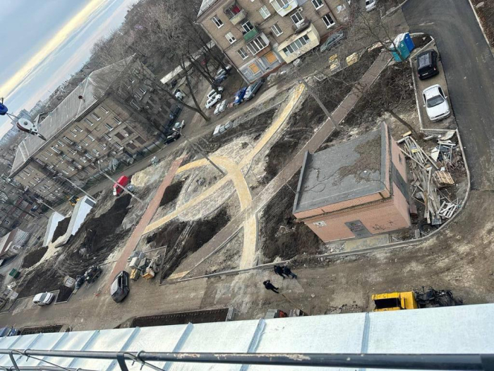 У Запоріжжі продовжують відновлювати будинки, що зруйнували російські будинки. -