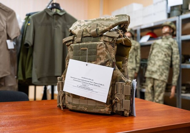 В Міноборони затвердили ще один варіант бронежилетів для жінок - 
