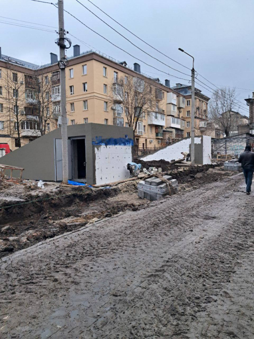 У Запоріжжі продовжують відновлювати будинки, що зруйнували російські будинки. -