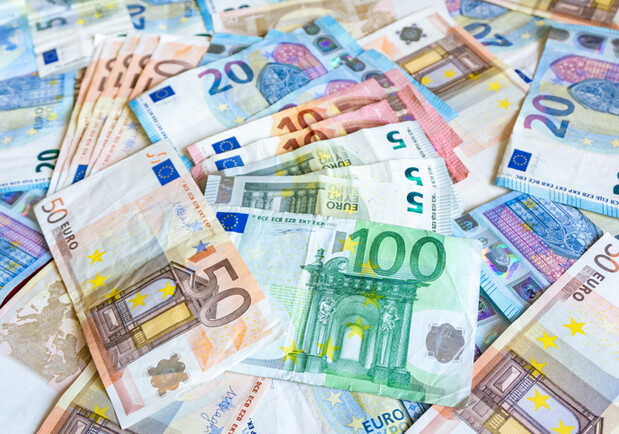 Курс валют в Україні 16 січня 2024 року: скільки коштує долар і євро - 