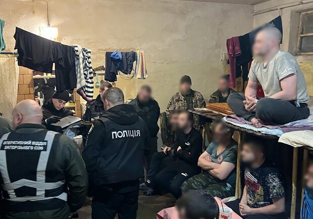 У Запоріжжі ув&rsquo;язнений ошукав військовослужбовців на 100 тисяч гривень. 