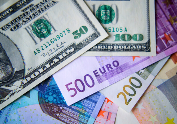 Курс валют в Україні 25 січня 2024 року: скільки коштує долар та євро. 