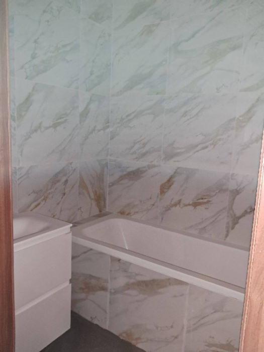 У Запоріжжі продовжують відновлювати будинки, що зруйнували російські будинки. -