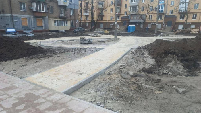 У Запоріжжі продовжують відновлювати будинки, що зруйнували російські будинки. -