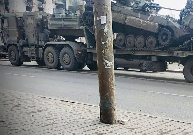 Армія РФ продовжує перекидати боєприпаси і танки в бік Бердянська. 