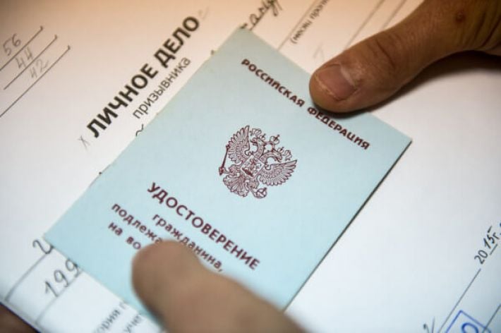 В Мелитополе оккупанты начали ставить на военный учет подростков