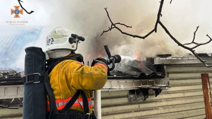 В Запорожье загорелся жилой дом