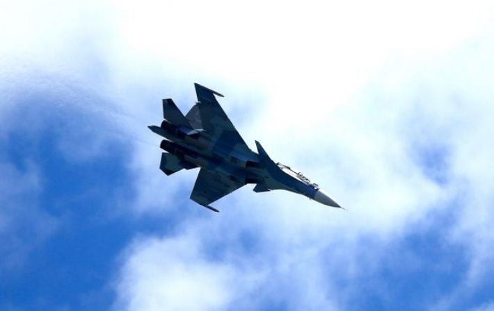 Возгорание Су-34 на аэродроме России. В ГУР показали видео со спецоперации