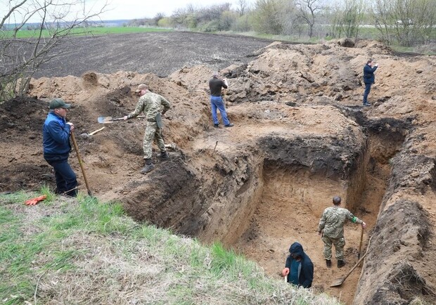 Отримай відповідь: чи правда, що на Запоріжжі вже не будують оборонні споруди.