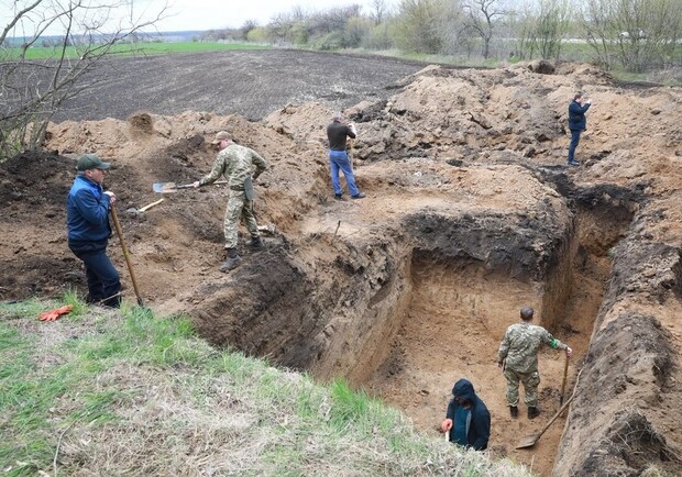 Отримай відповідь: чи правда, що на Запоріжжі вже не будують оборонні споруди. 