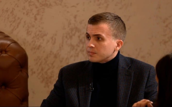 "Два часа стоя во дворе без разрешения сесть": журналист Ткач о задержании в Польше