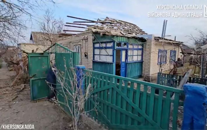Россияне ударили по Херсонщине: попали в грузовое судно и повредили много домов