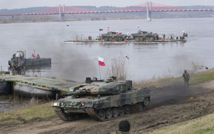 НАТО "в случае необходимости" может перебросить в Польшу 300 тысяч военных