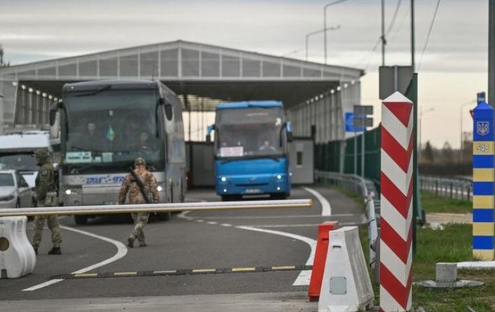 В Польше отрицают задержку автобусов на границе с Украиной