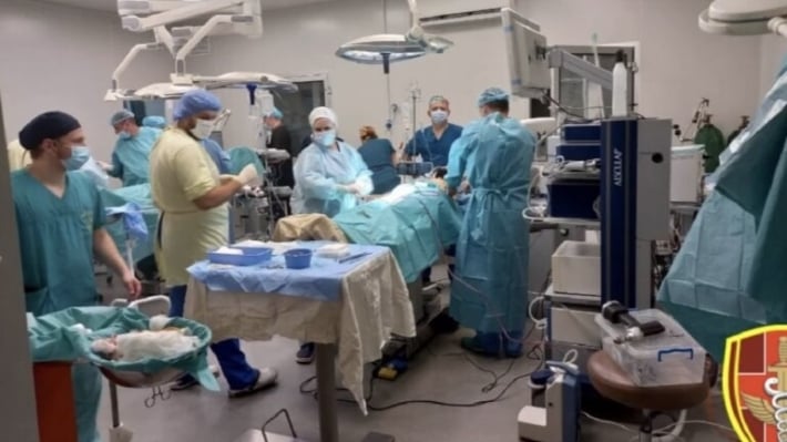 В запорожском военном госпитале спасли жизнь мужчине, который попал под минометный обстрел