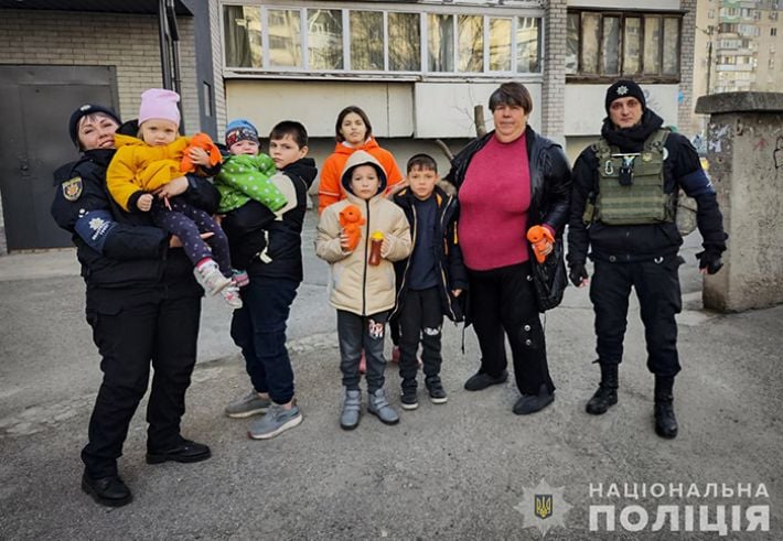 Из Приморского Запорожской области, которое находится под обстрелами рф, эвакуировали две многодетные семьи