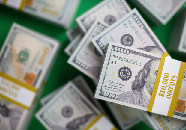 Курс валют в Україні 15 квітня 2024 року: скільки коштує долар і євро. 