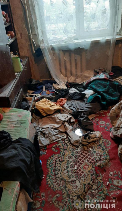 У квартирі бардак та антисанітарія. Фото: ГУНП