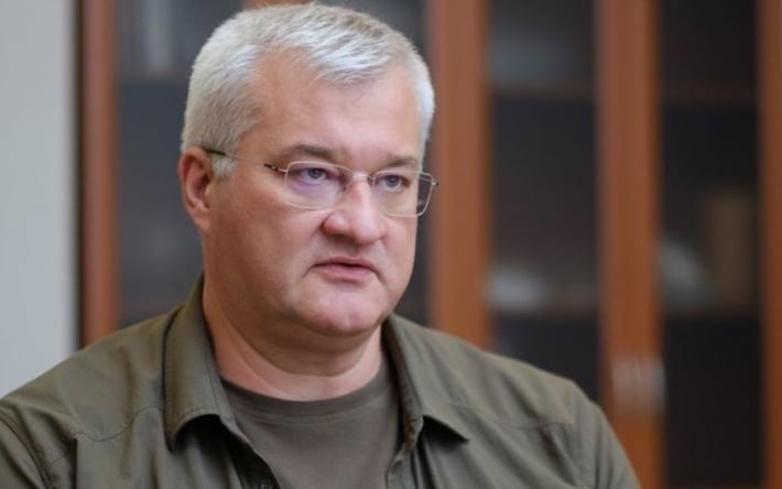 Консульства Украины прекращают предоставление услуг мужчинам призывного возраста – документ