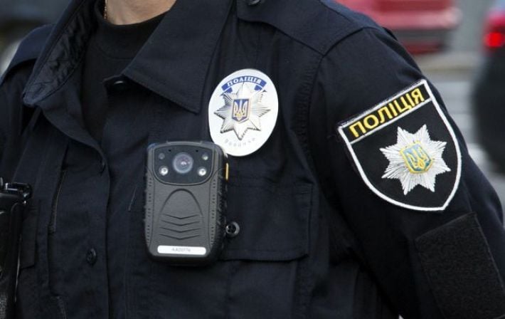 В Киеве мужчина с ножом напал на работников ТЦК