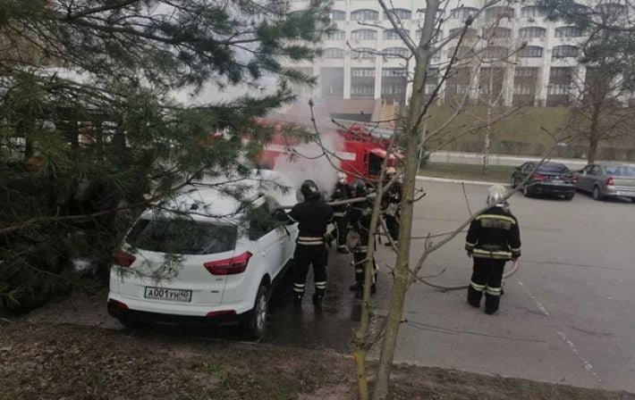 В России молодой человек бросил коктейли Молотова в здание областной администрации